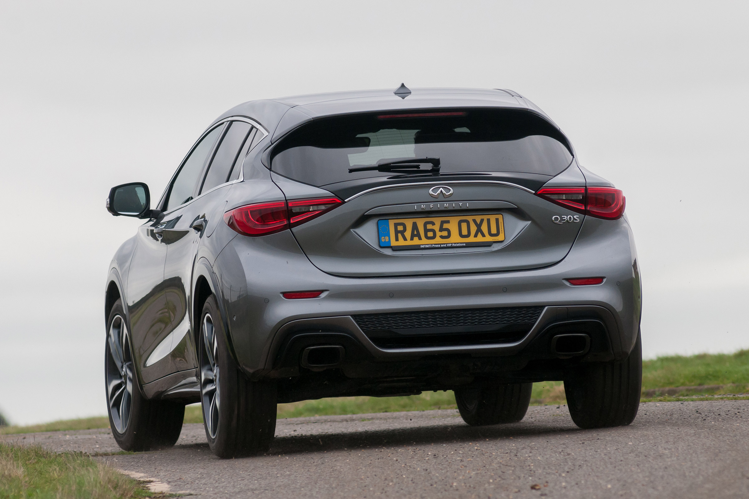 Infiniti Q30 - rear cornering