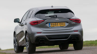 Infiniti Q30 - rear cornering