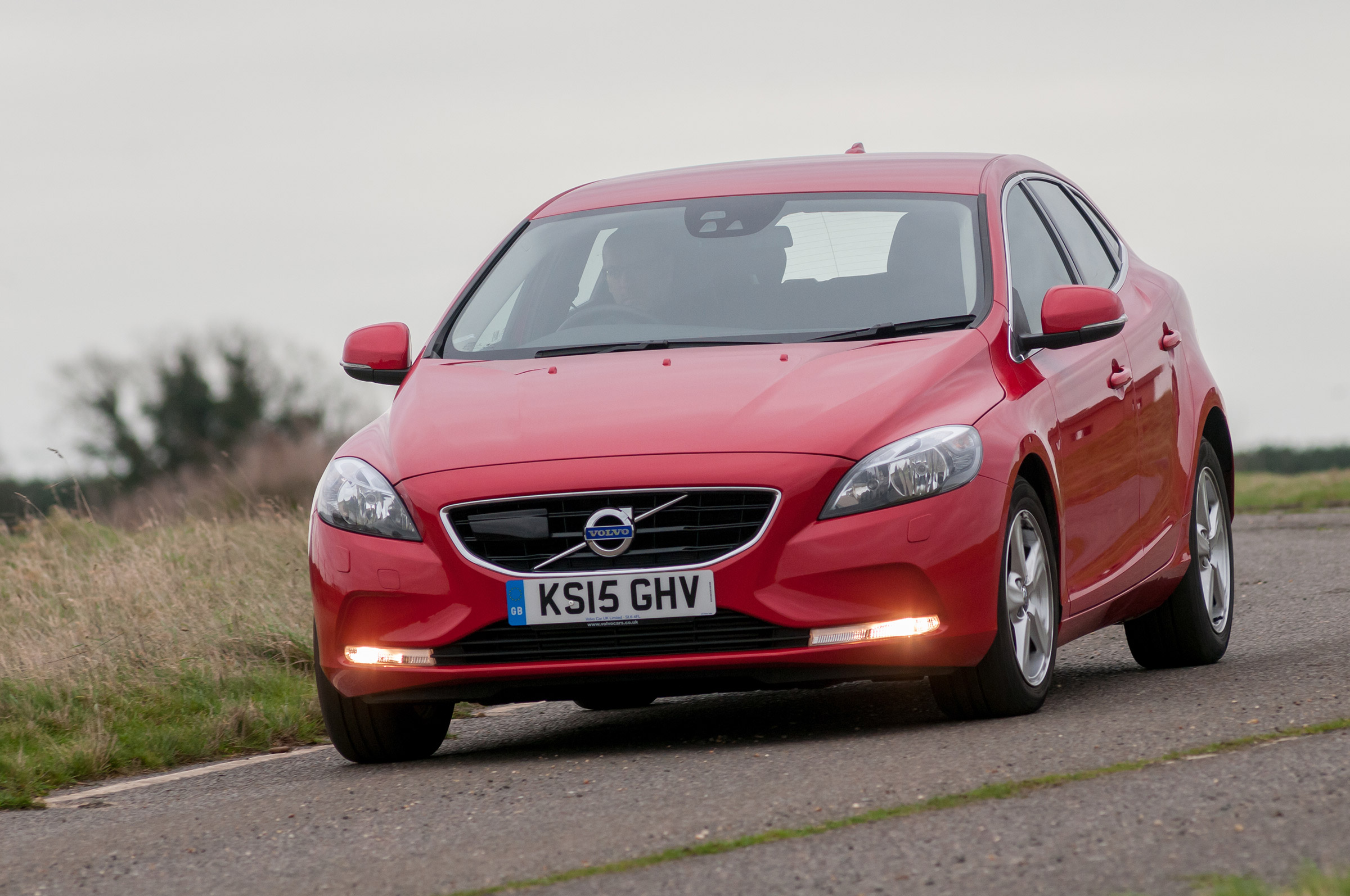 Volvo V40 - front cornering