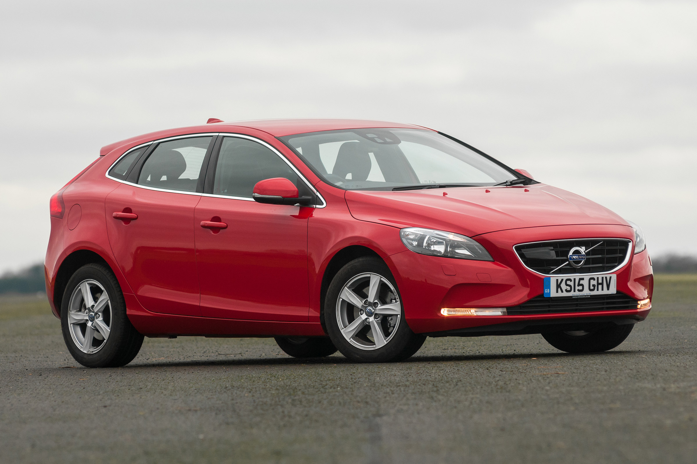 Volvo V40 - front static