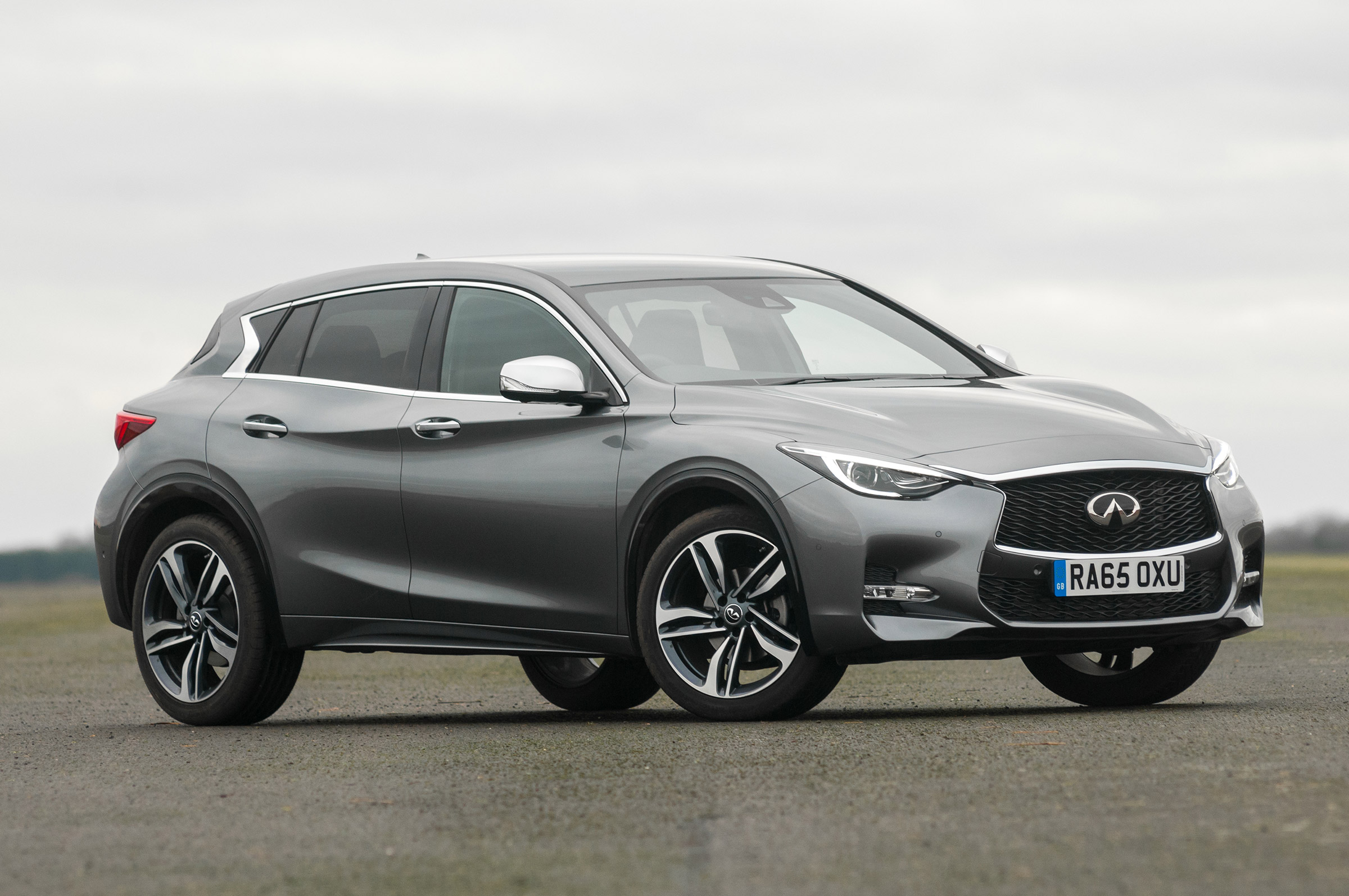 Infiniti Q30 - front static