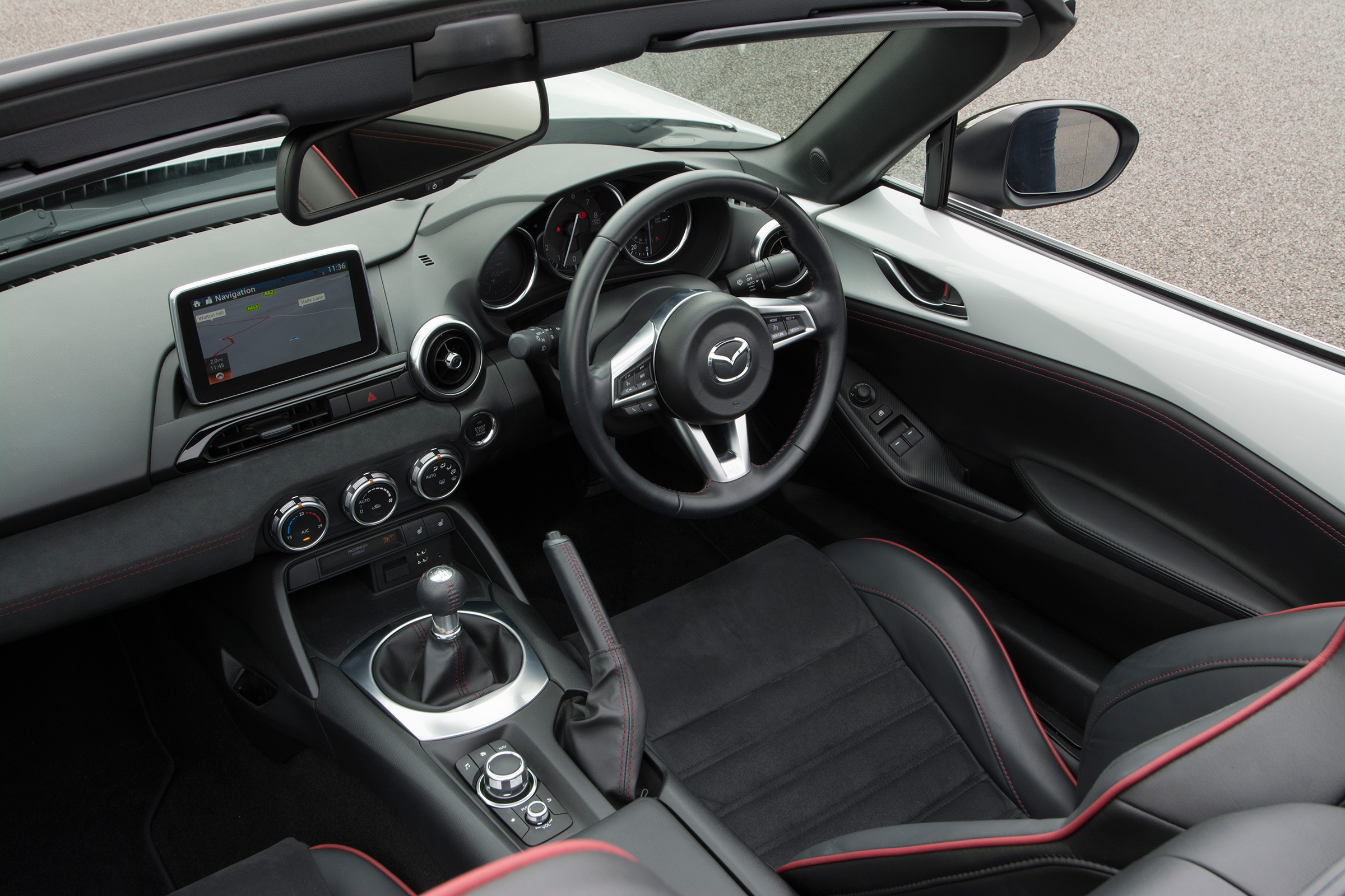 Mazda MX-5 Recaro - interior