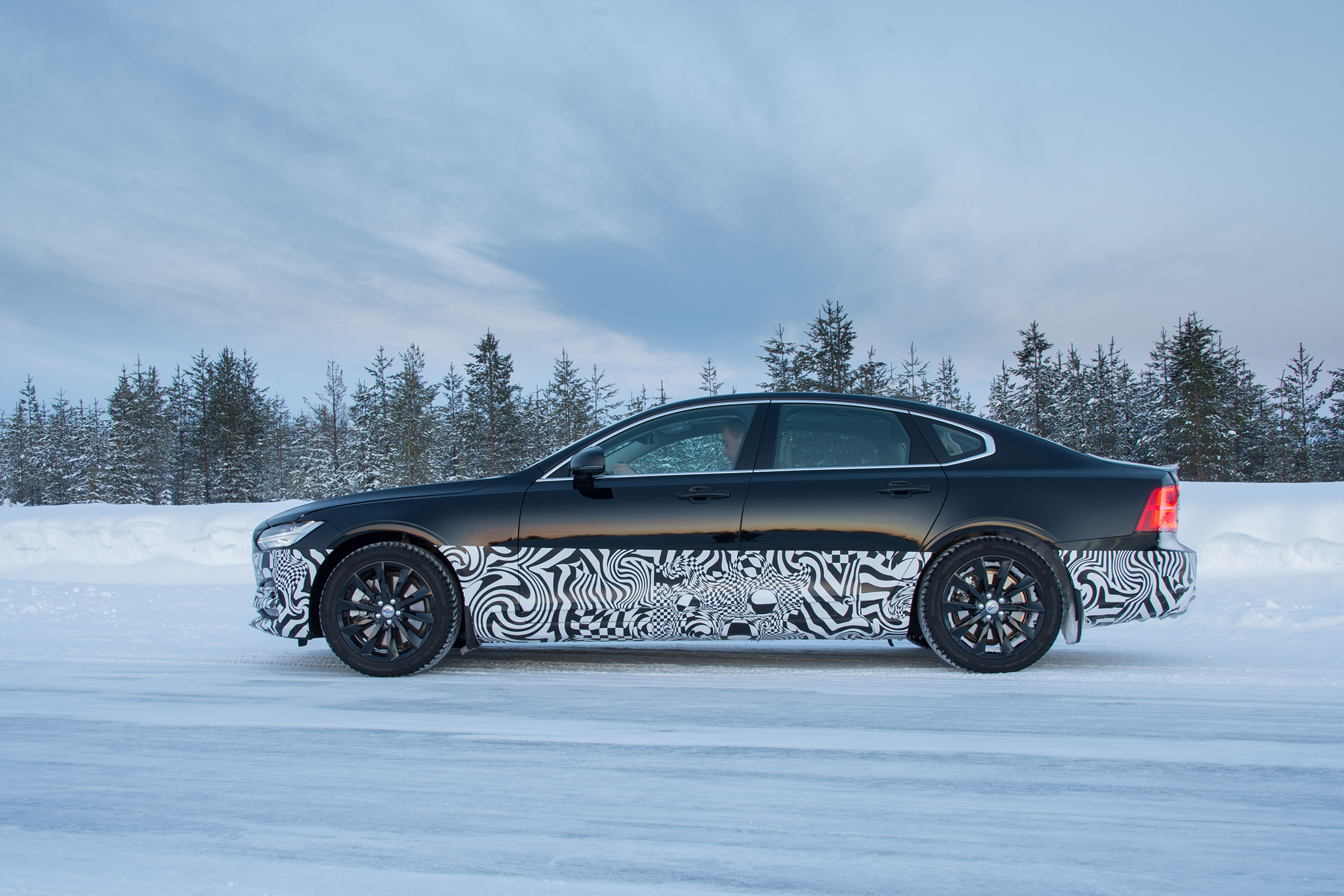 Volvo S90 drive - side