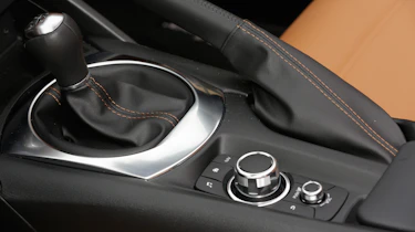 Fiat 124 Spider centre console