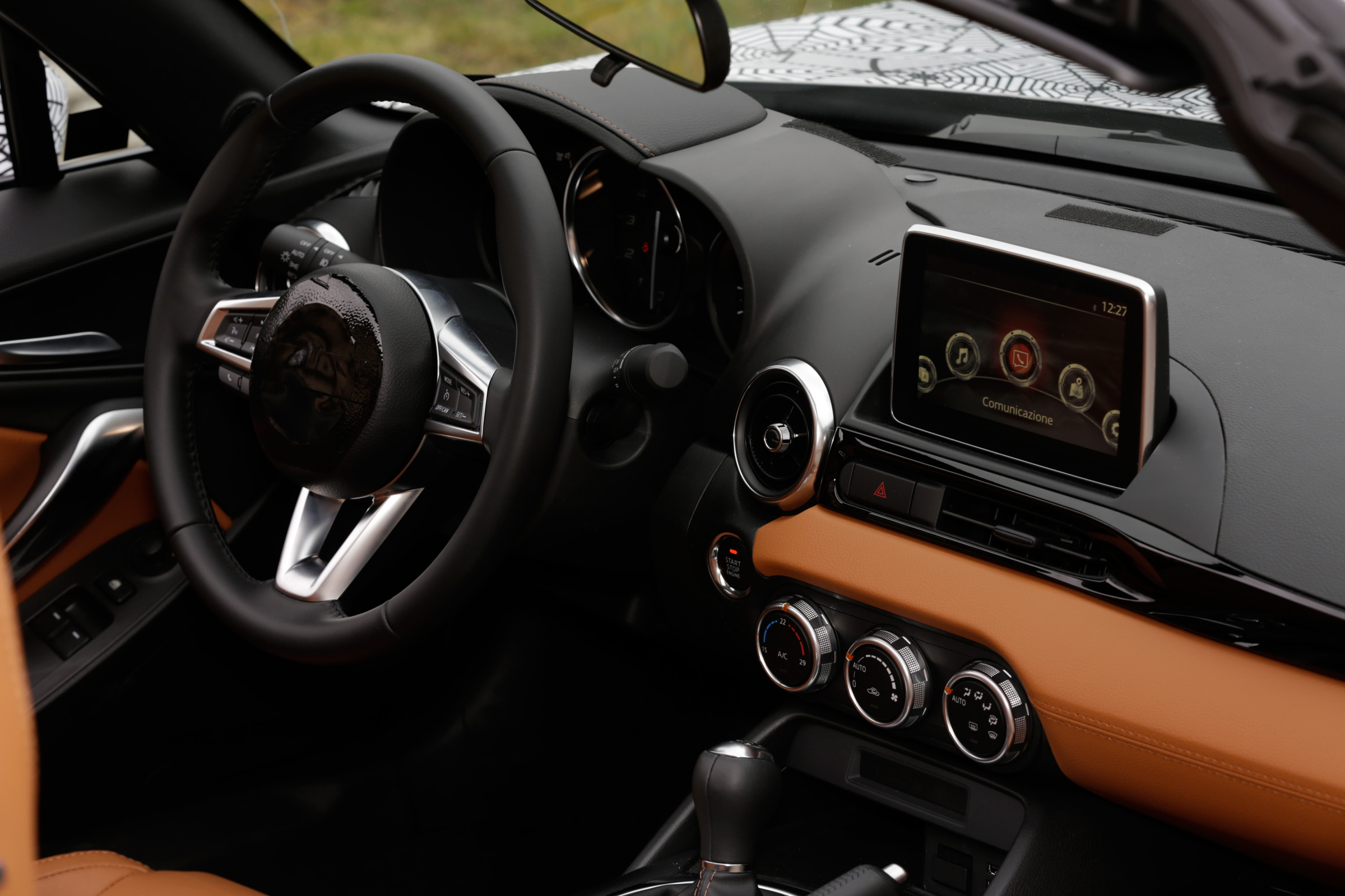 Fiat 124 Spider interior 3