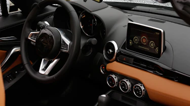 Fiat 124 Spider interior 3