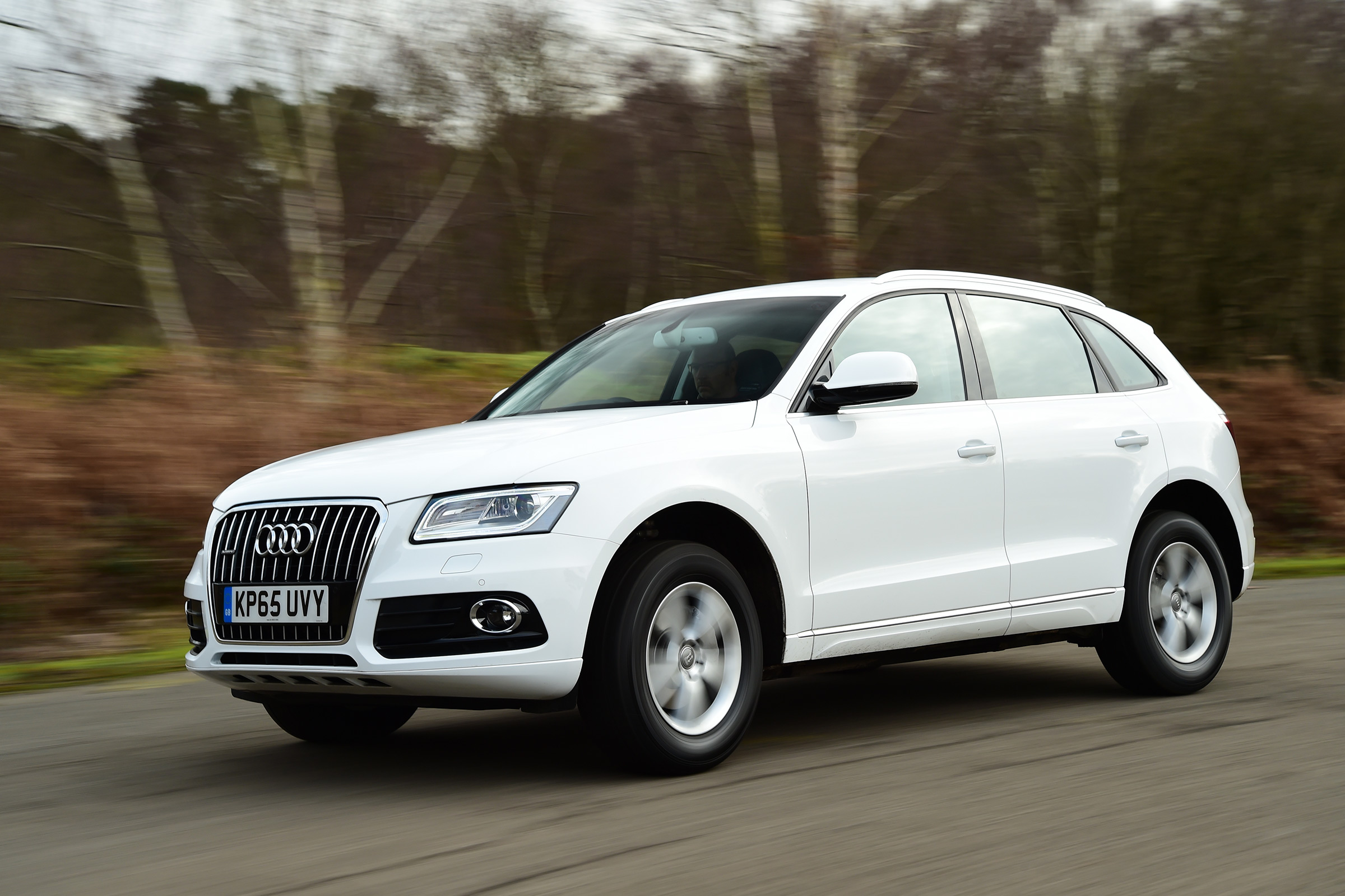 Mercedes GLC vs BMW X3 vs Audi Q5 - Audi front tracking