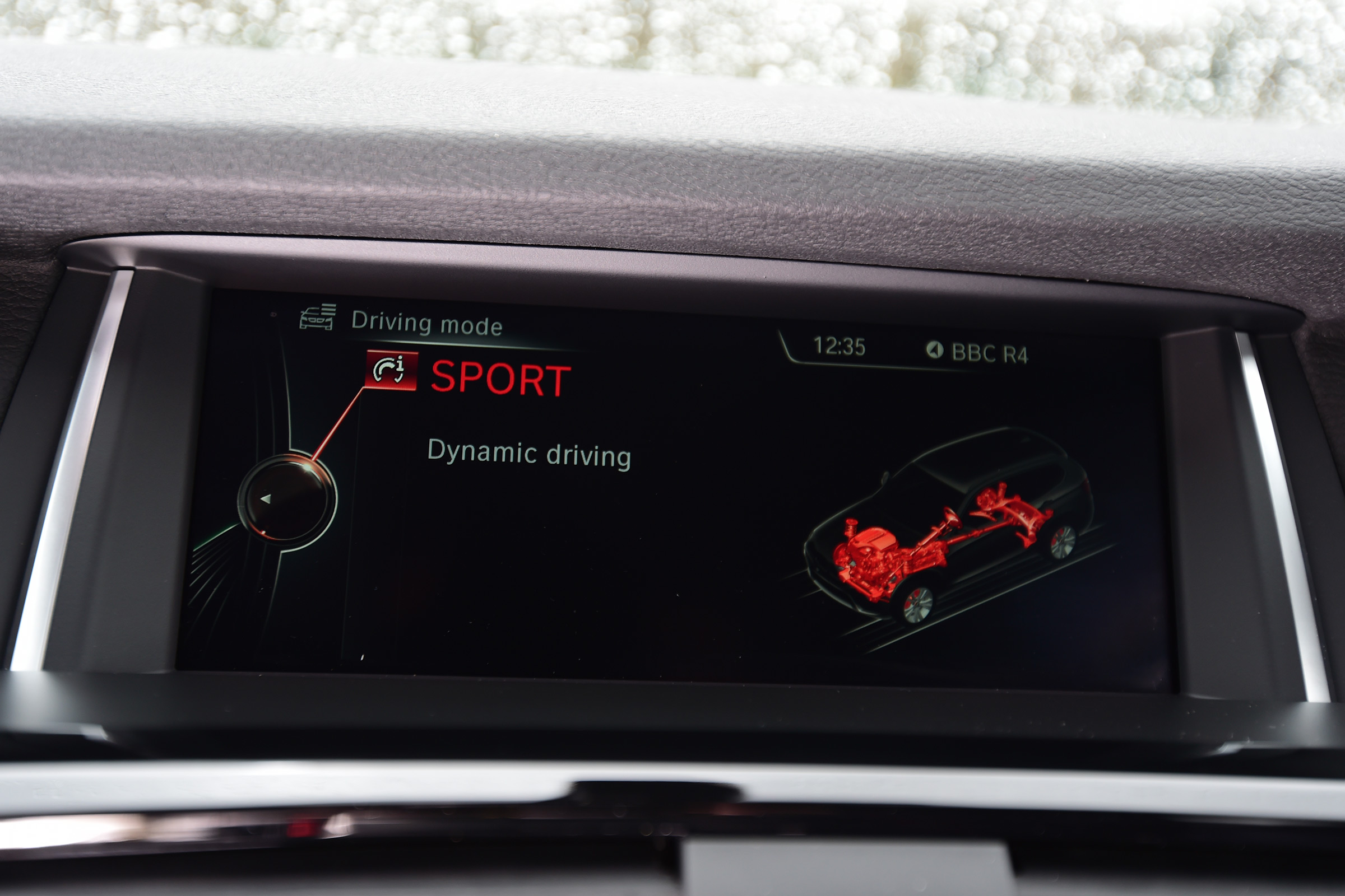 Mercedes GLC vs BMW X3 vs Audi Q5 - infotainment