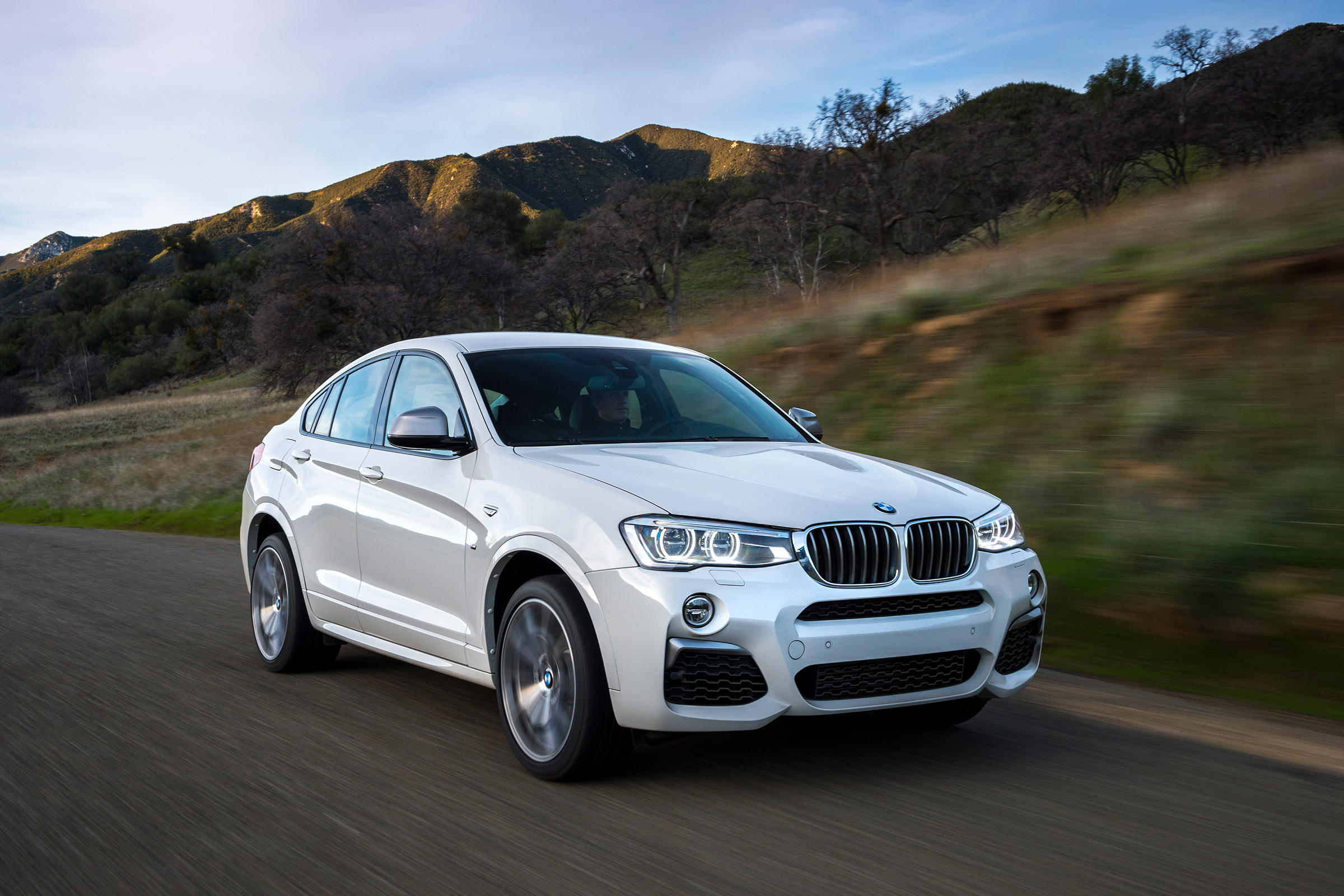 BMW X4 M40i - front tracking 2