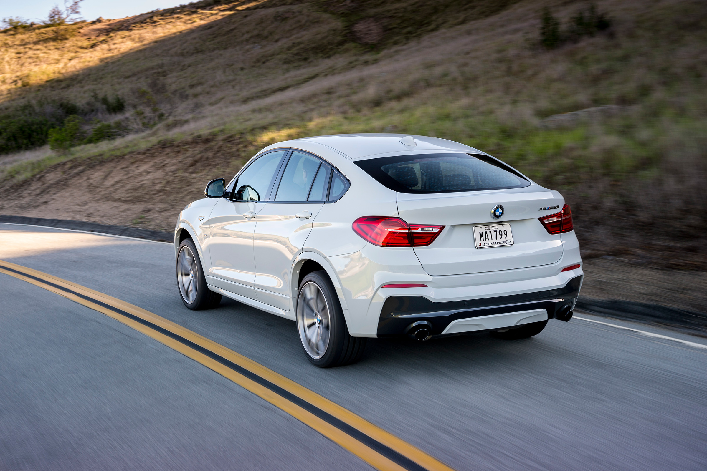 BMW X4 M40i - rear tracking 2