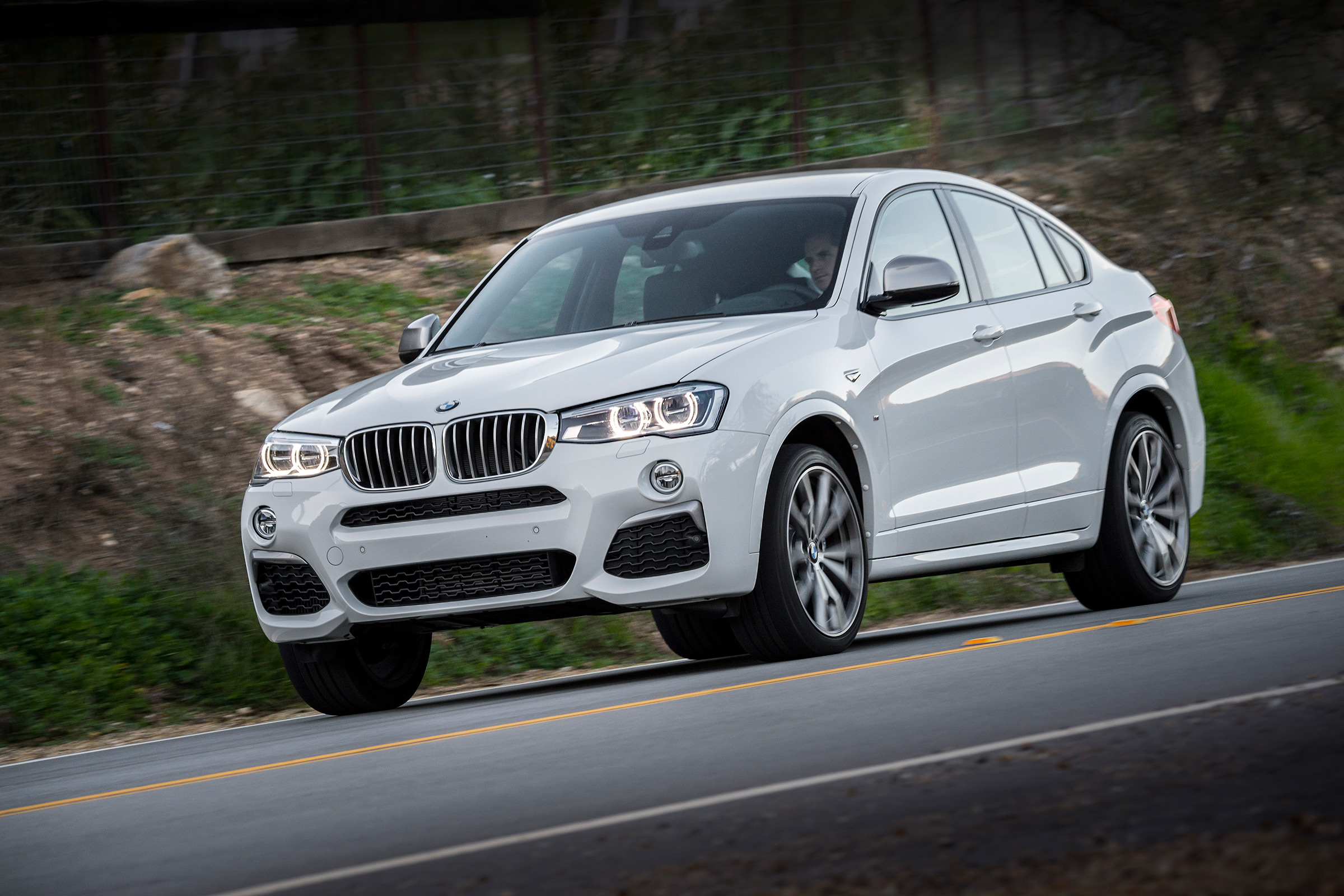 BMW X4 M40i - front tracking 3