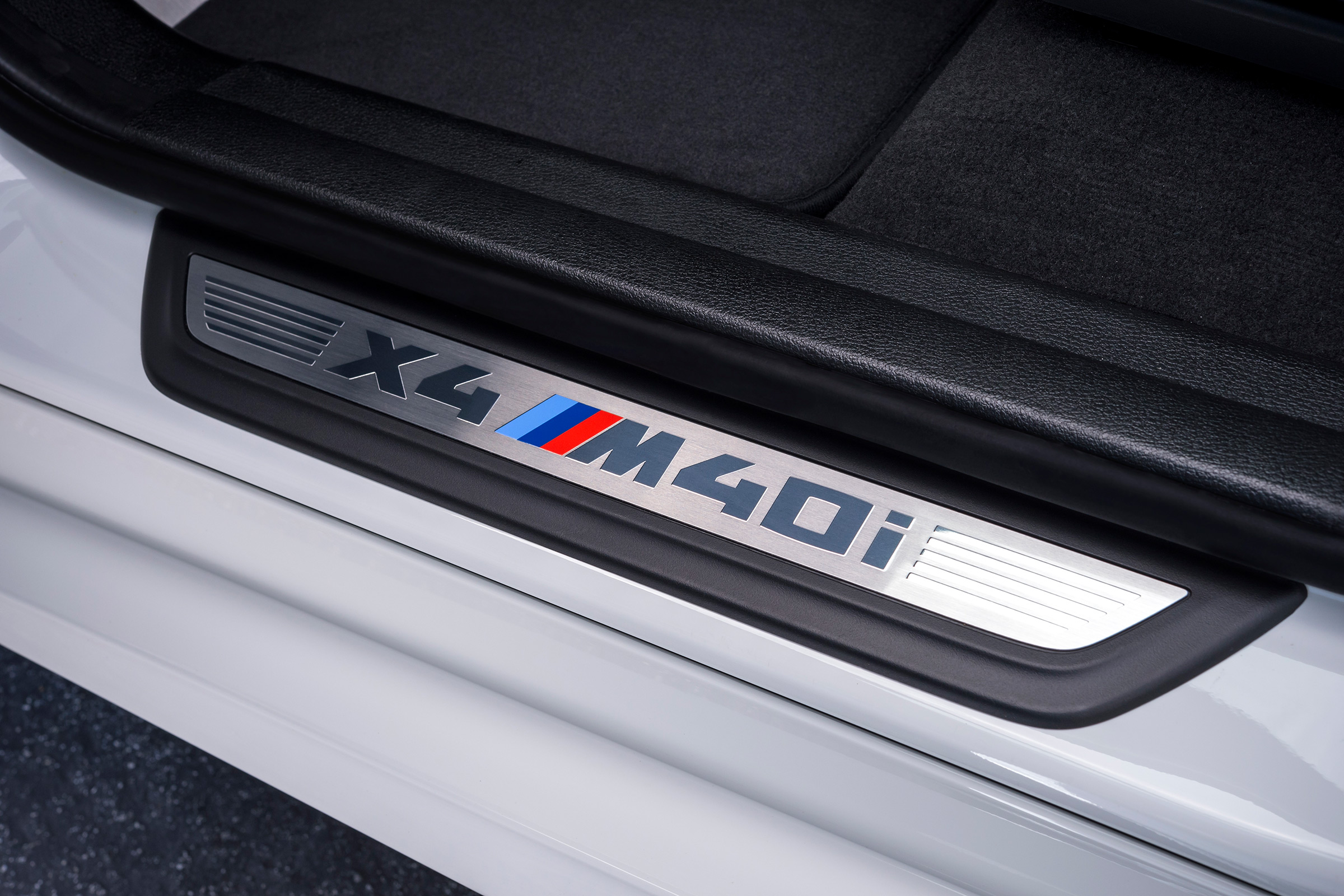 BMW X4 M40i - door sill