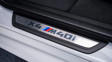 BMW X4 M40i - door sill