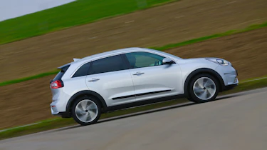 Kia Niro 2016 review - side tracking