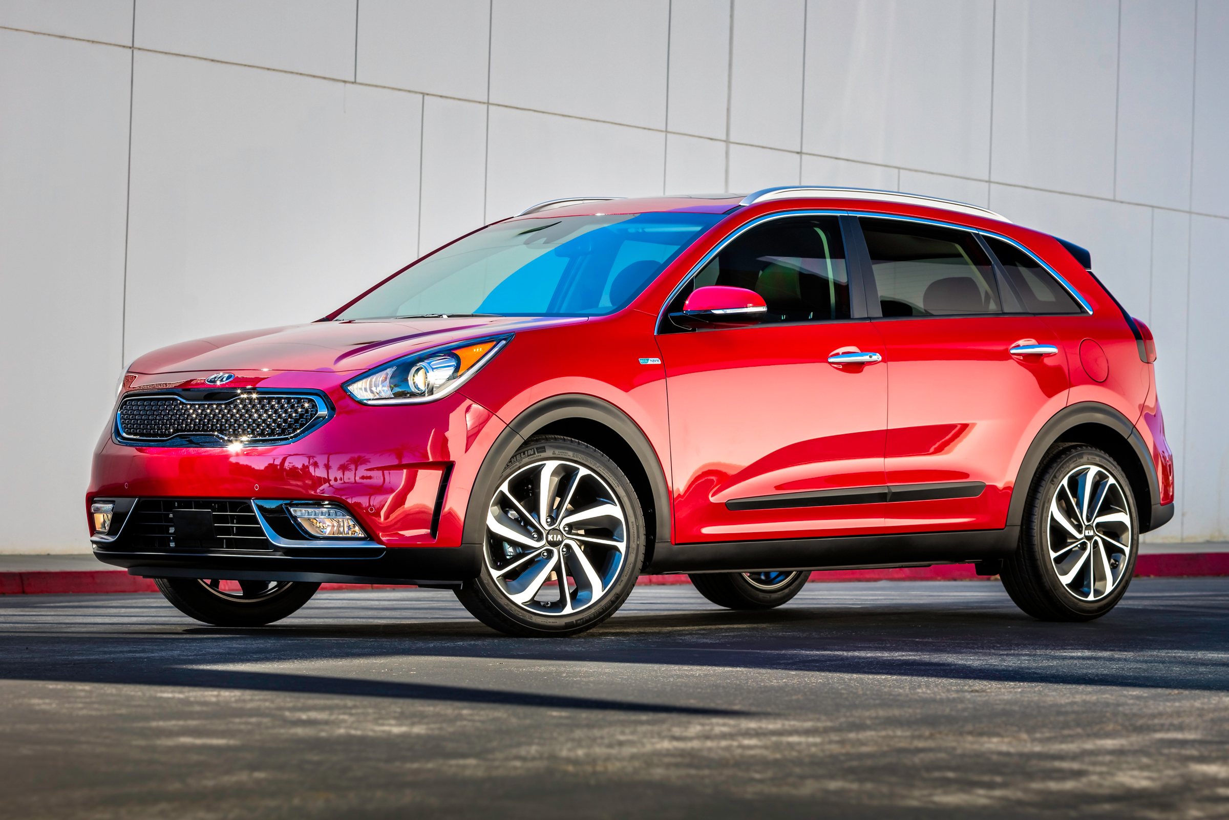 Kia Niro 2016 - front quarter