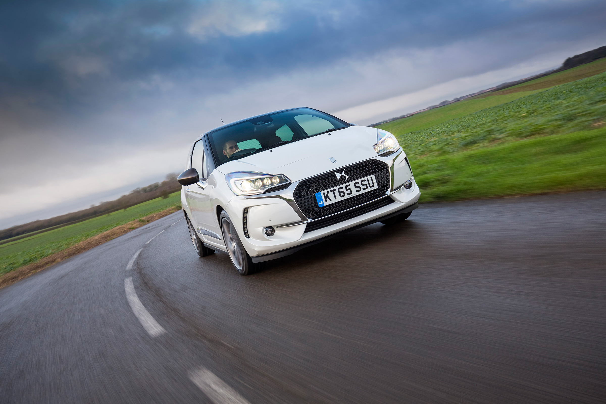 DS 3 hatchback 2016 review - front cornering