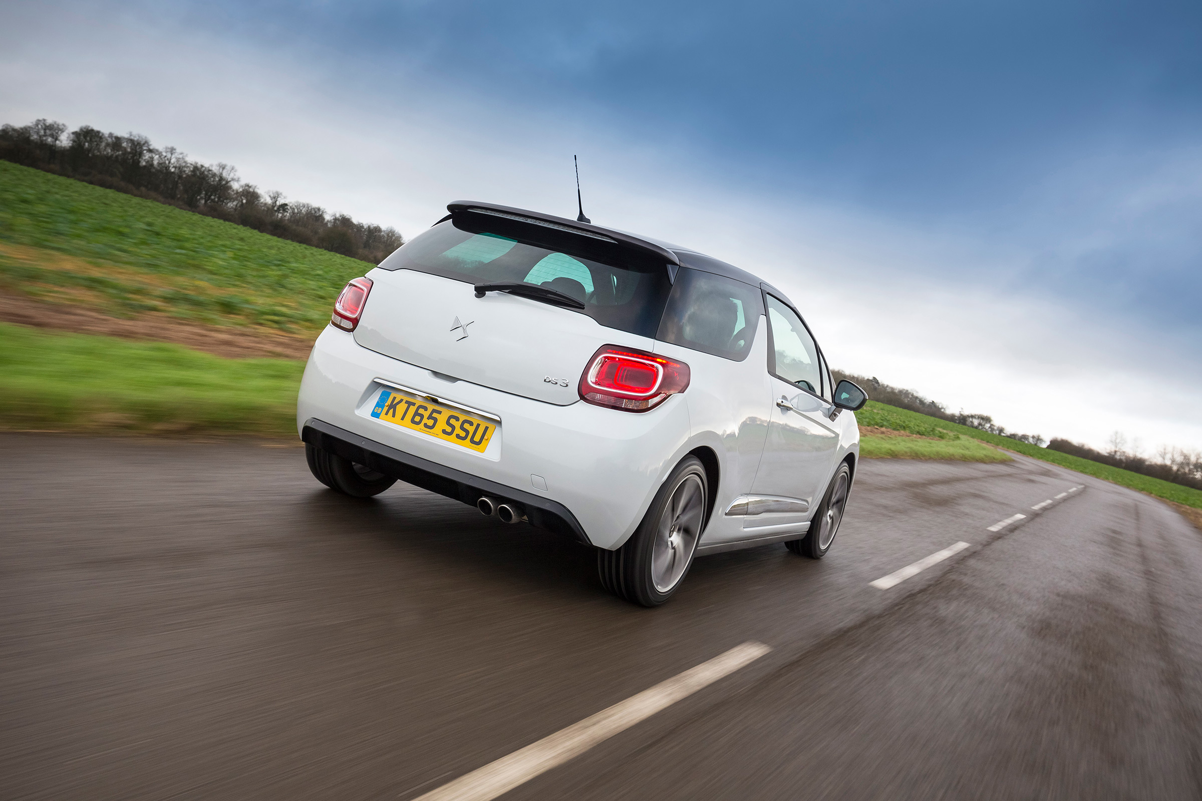 DS 3 hatchback 2016 review - rear tracking