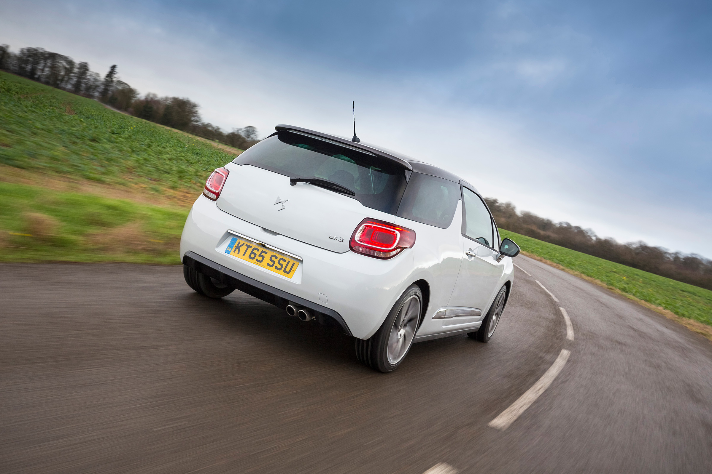 DS 3 hatchback 2016 review - rear tracking