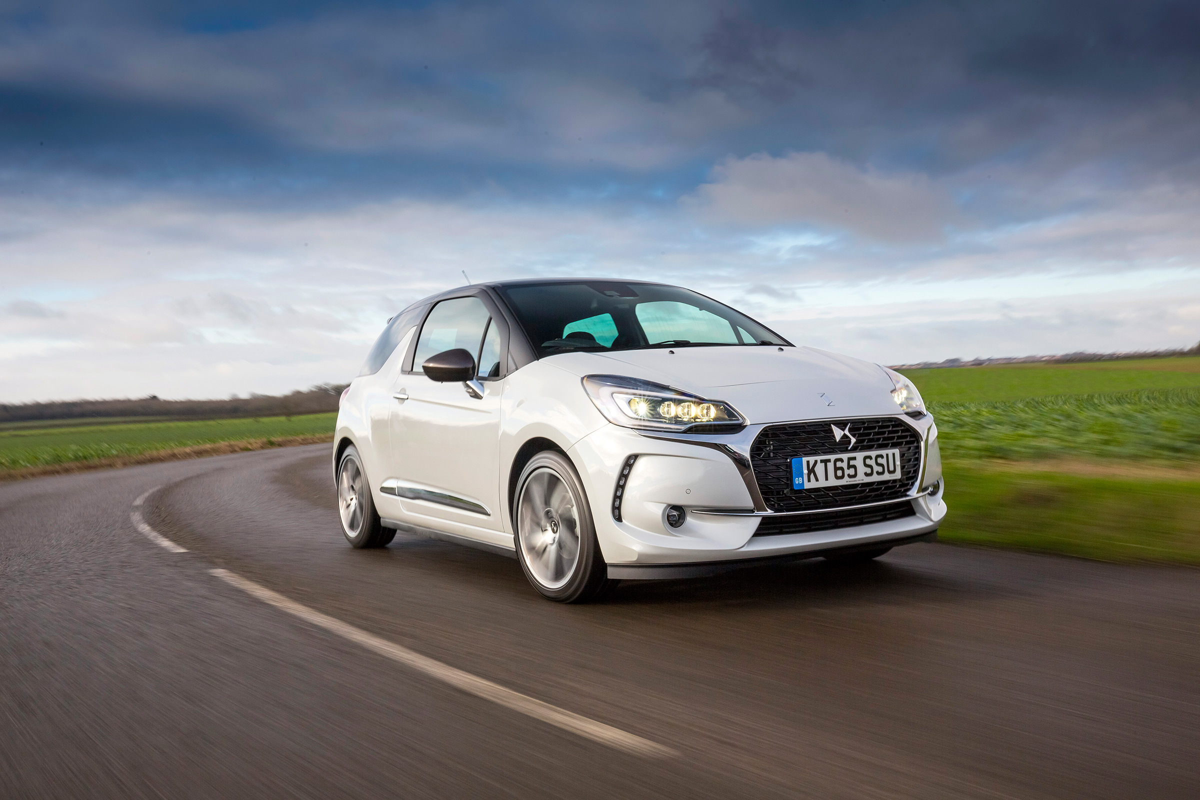 DS 3 hatchback 2016 review - front cornering 2