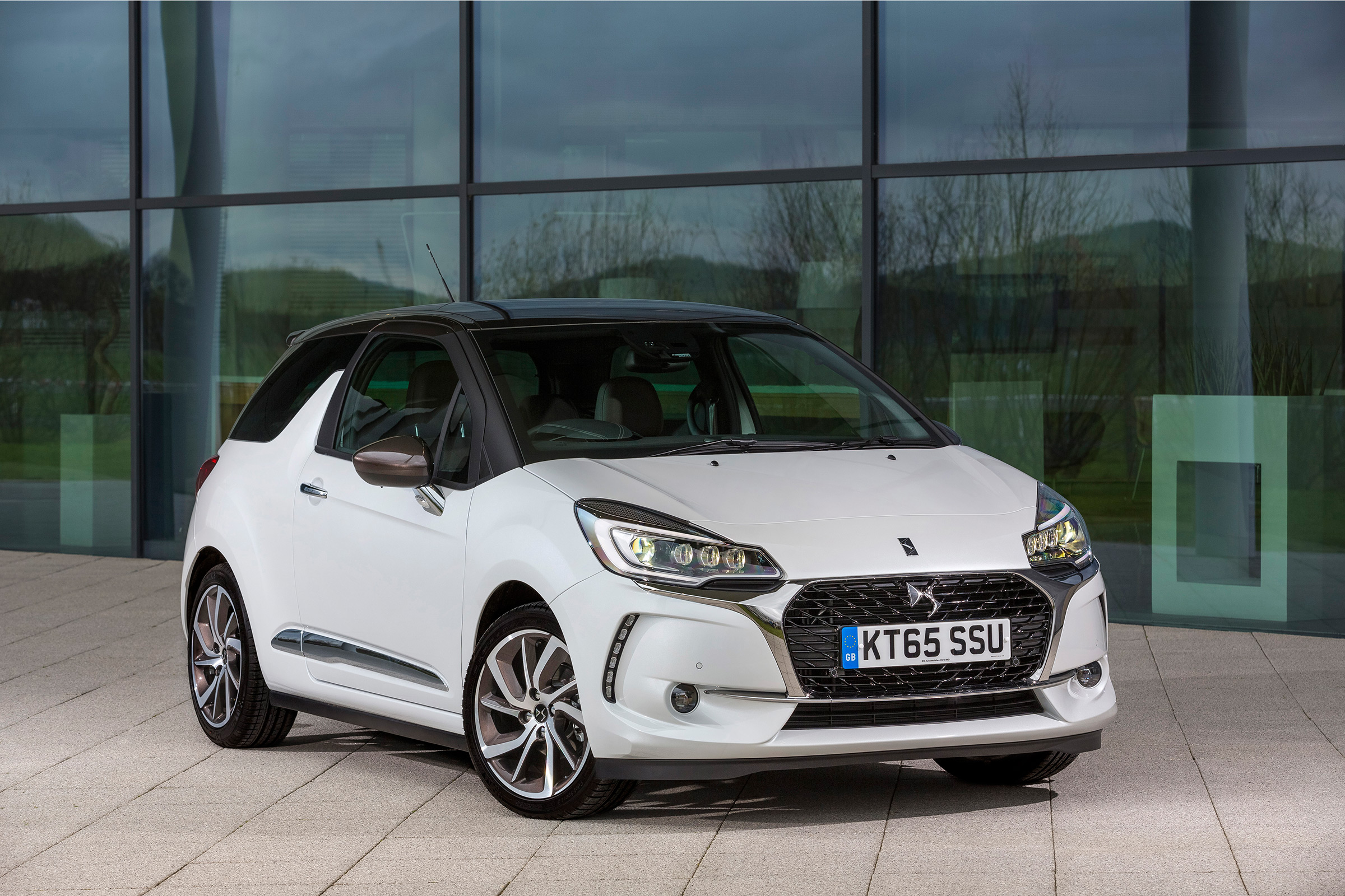 DS 3 hatchback 2016 review - front quarter