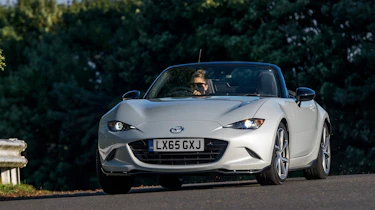 Mazda MX-5 Recaro - front cornering