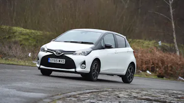 Toyota Yaris Design Bi-Tone 2016 - front cornering