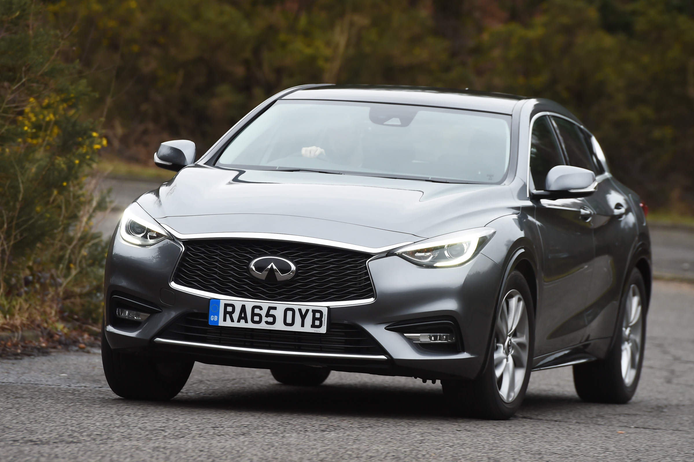 Infiniti Q30 1.6t 2016 - front cornering cropped