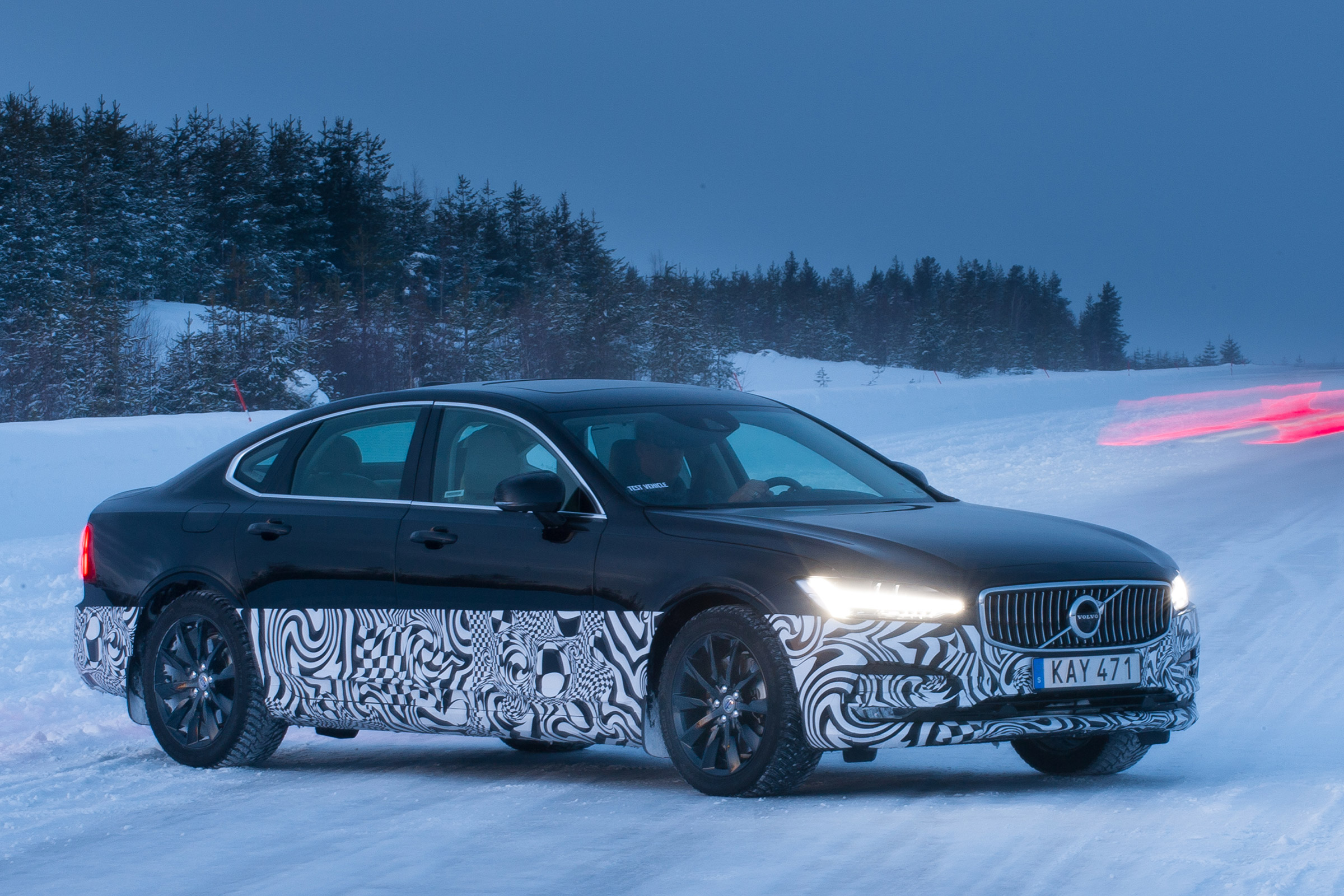 Volvo S90 drive - dusk