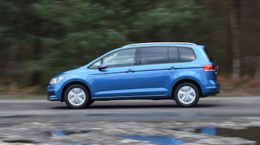 Volkswagen Touran - side