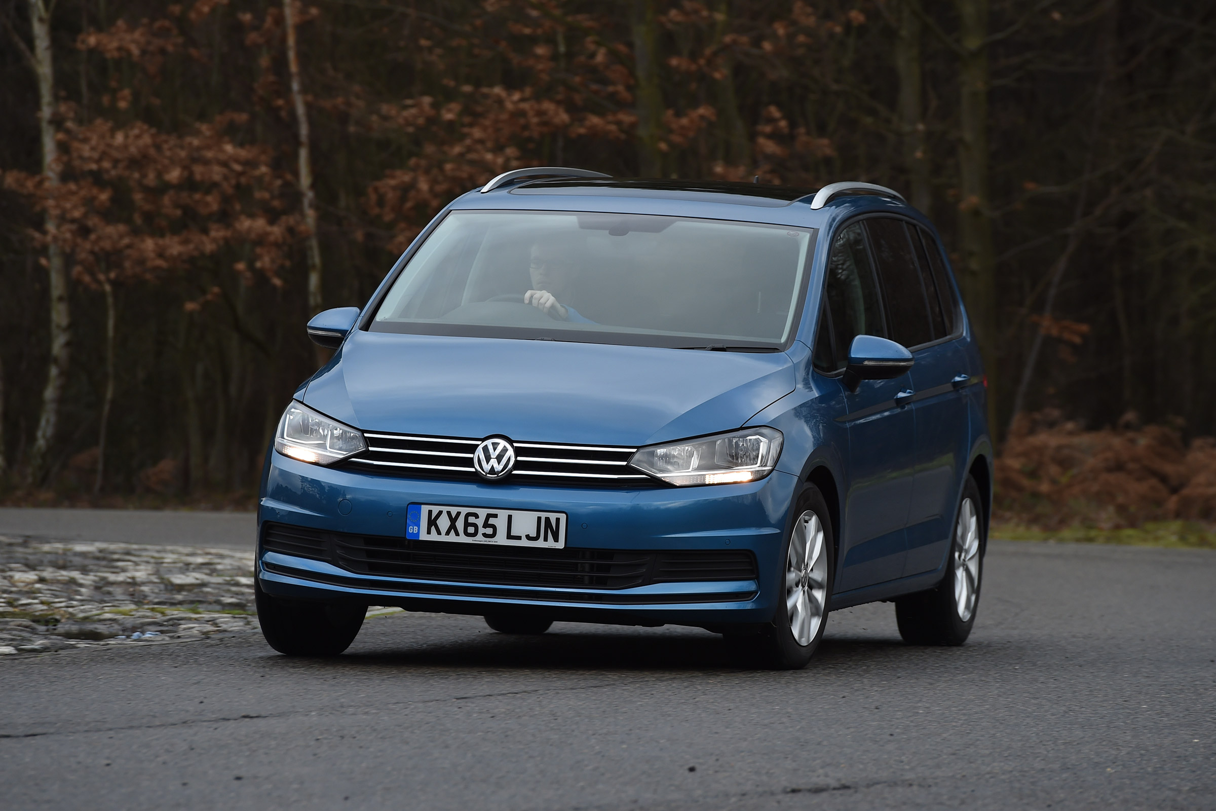 Volkswagen Touran - cornering
