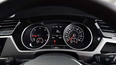 Volkswagen Touran - dials