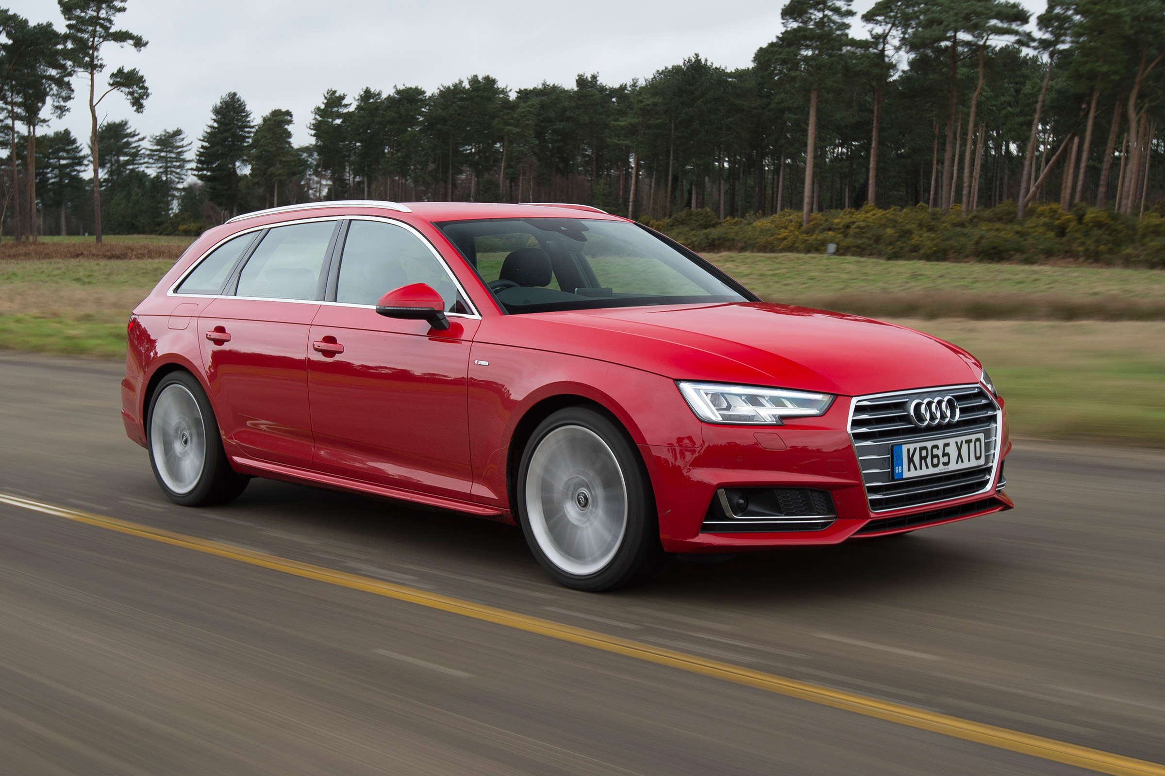 Audi A4 Avant - front