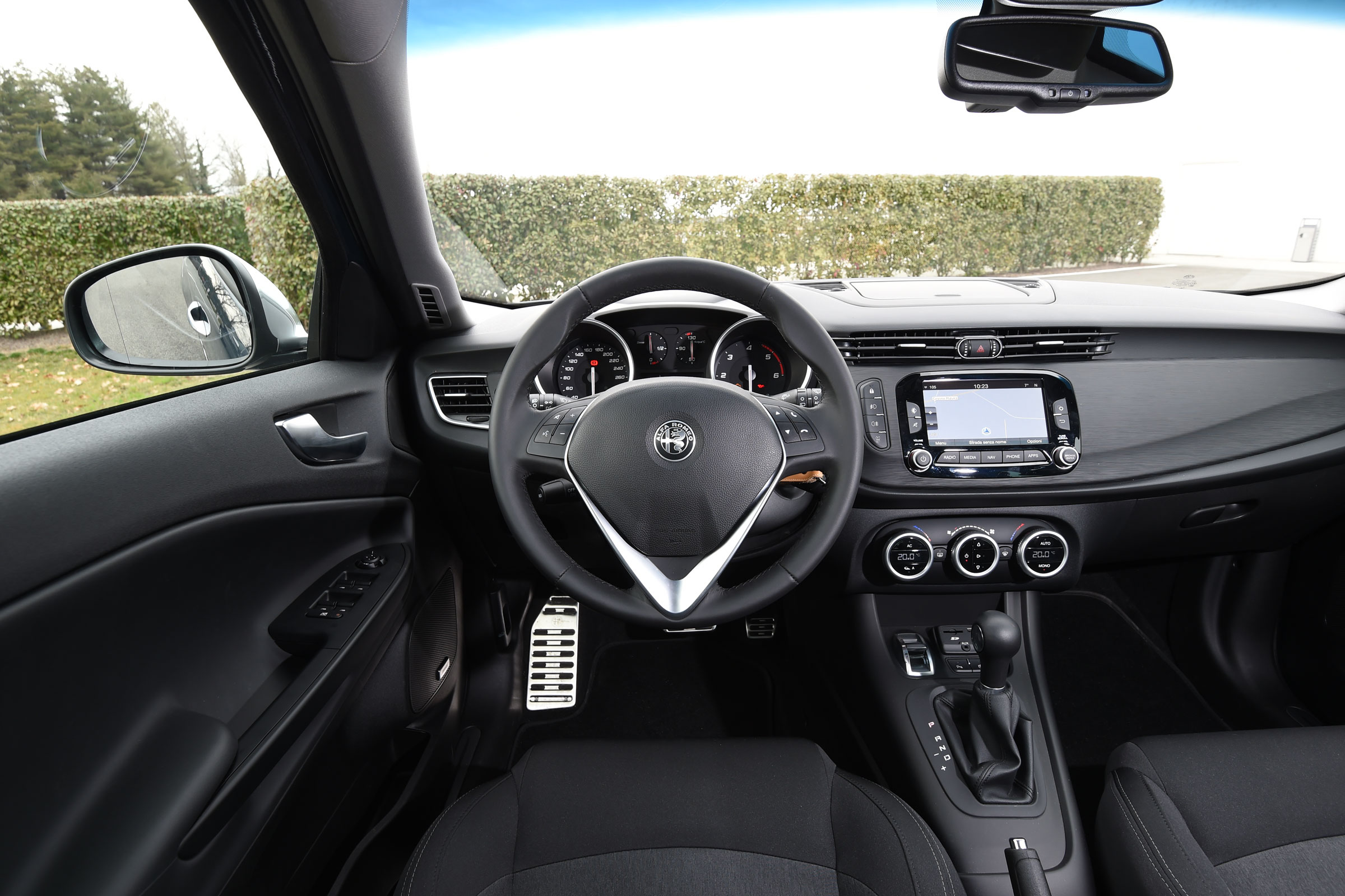 Alfa Romeo Giulietta interior