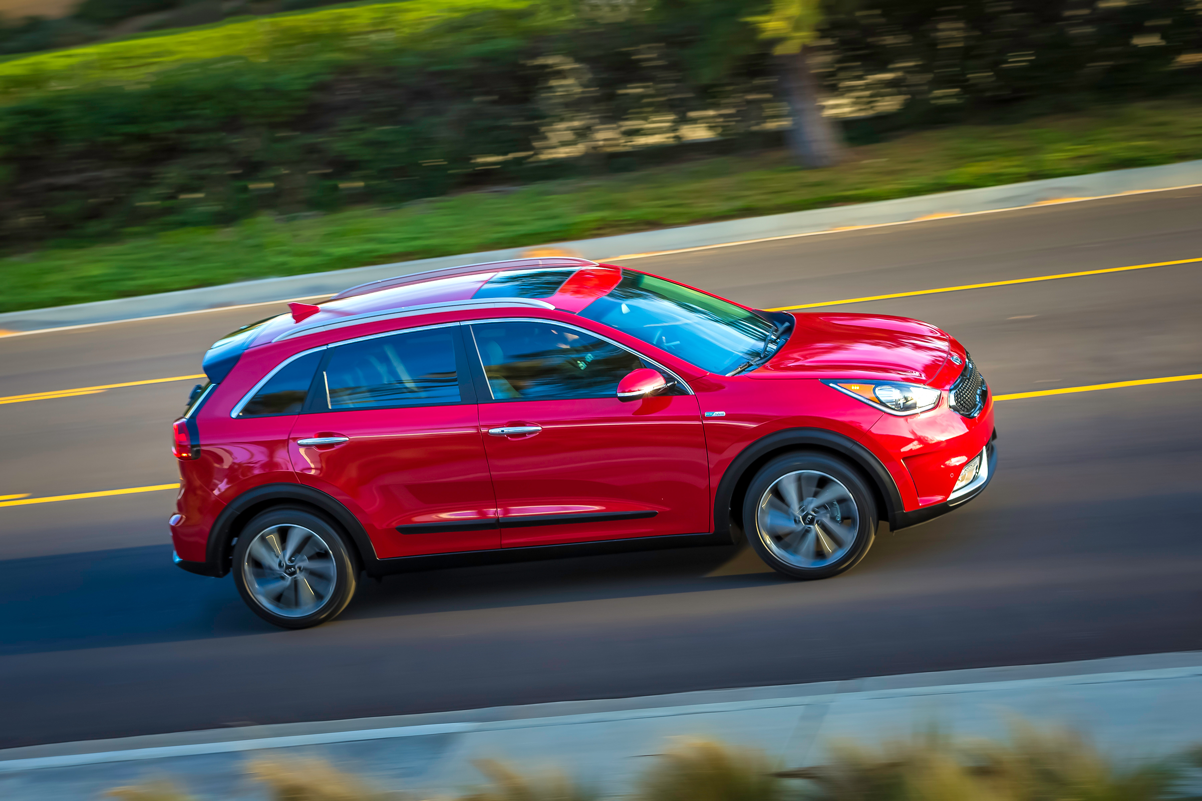 Kia Niro 2016 - side tracking