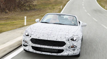 Fiat 124 Spider front tracking 2