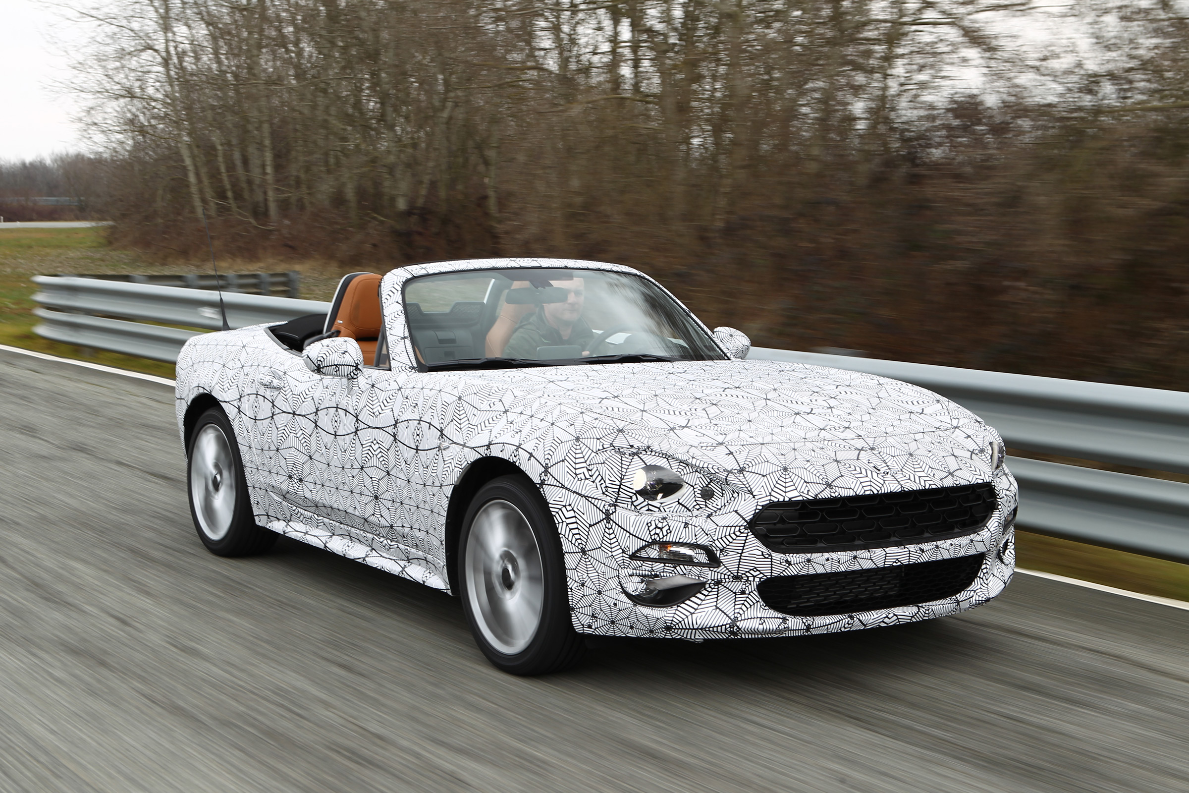 Fiat 124 Spider front tracking 3