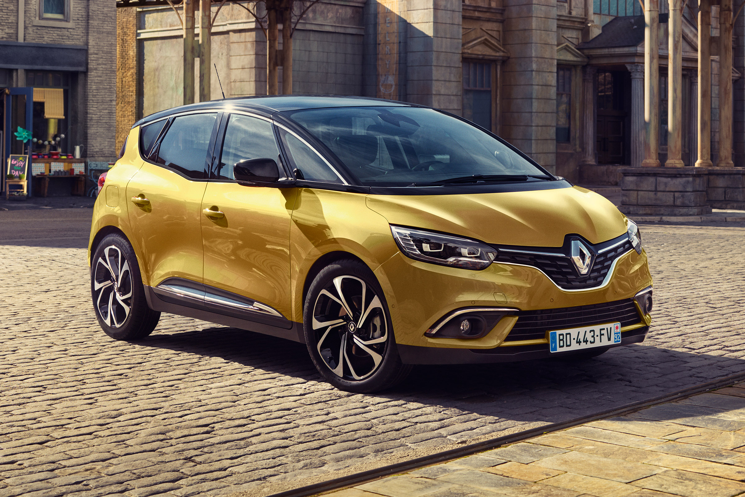 Renault Scenic - front static