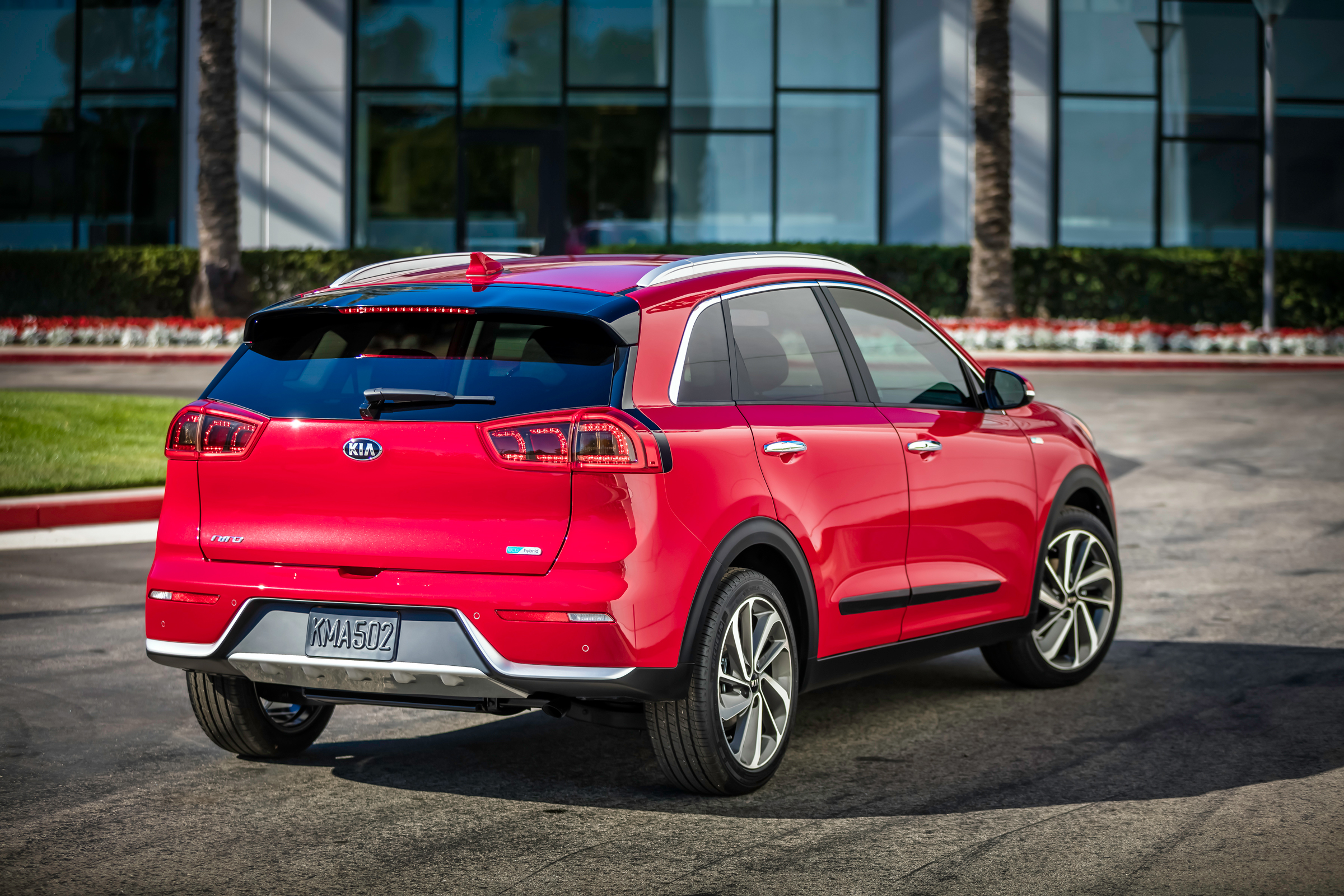 Kia Niro 2016 - rear quarter