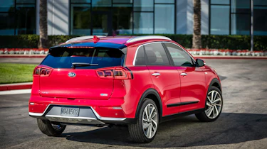 Kia Niro 2016 - rear quarter
