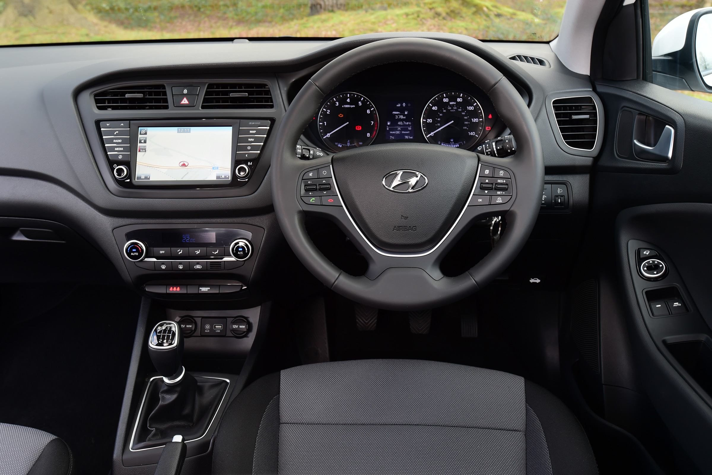 Hyundai i20 Coupe 1.0 T-GDi 2016 - dashboard