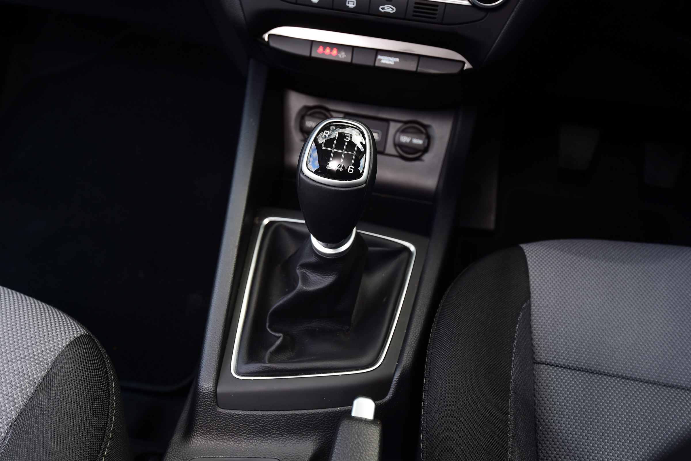 Hyundai i20 Coupe 1.0 T-GDi 2016 - gearlever