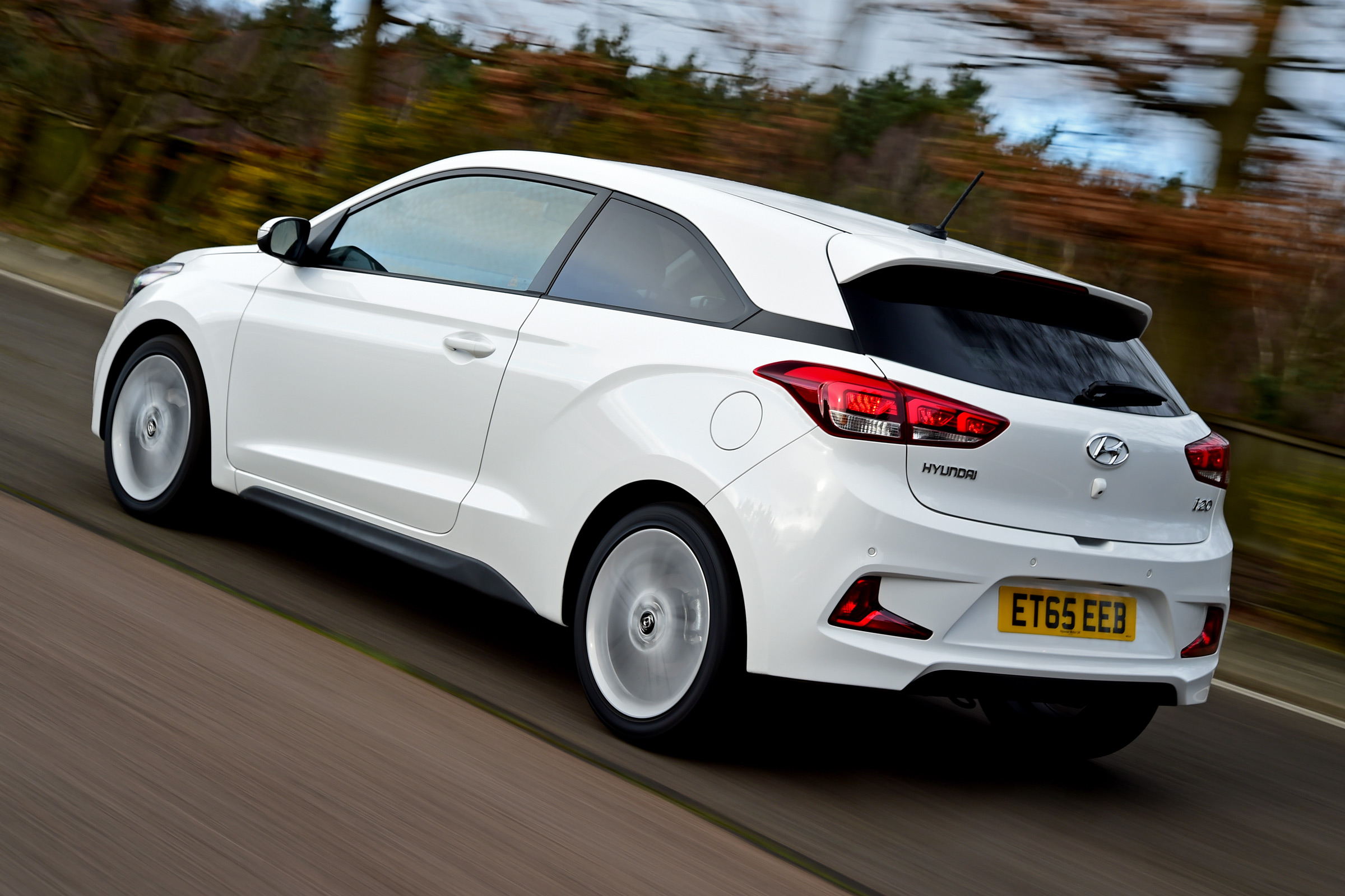 Hyundai i20 Coupe 1.0 T-GDi 2016 - rear tracking
