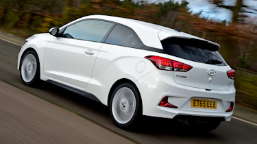 Hyundai i20 Coupe 1.0 T-GDi 2016 - rear tracking