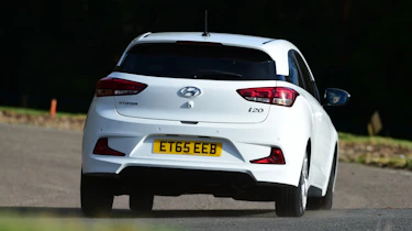 Hyundai i20 Coupe 1.0 T-GDi 2016 - rear cornering