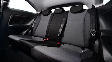 Hyundai i20 Coupe 1.0 T-GDi 2016 - rear seats