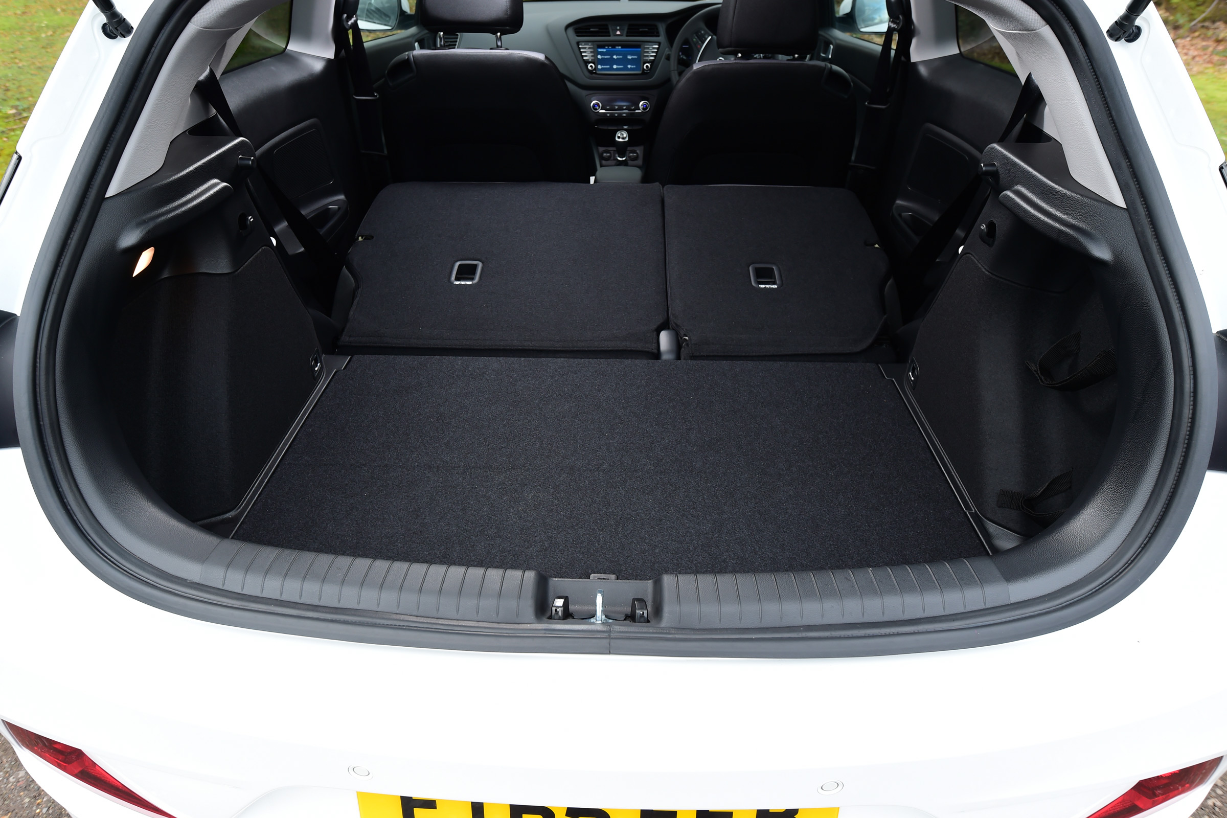 Hyundai i20 Coupe 1.0 T-GDi 2016 - boot seats down