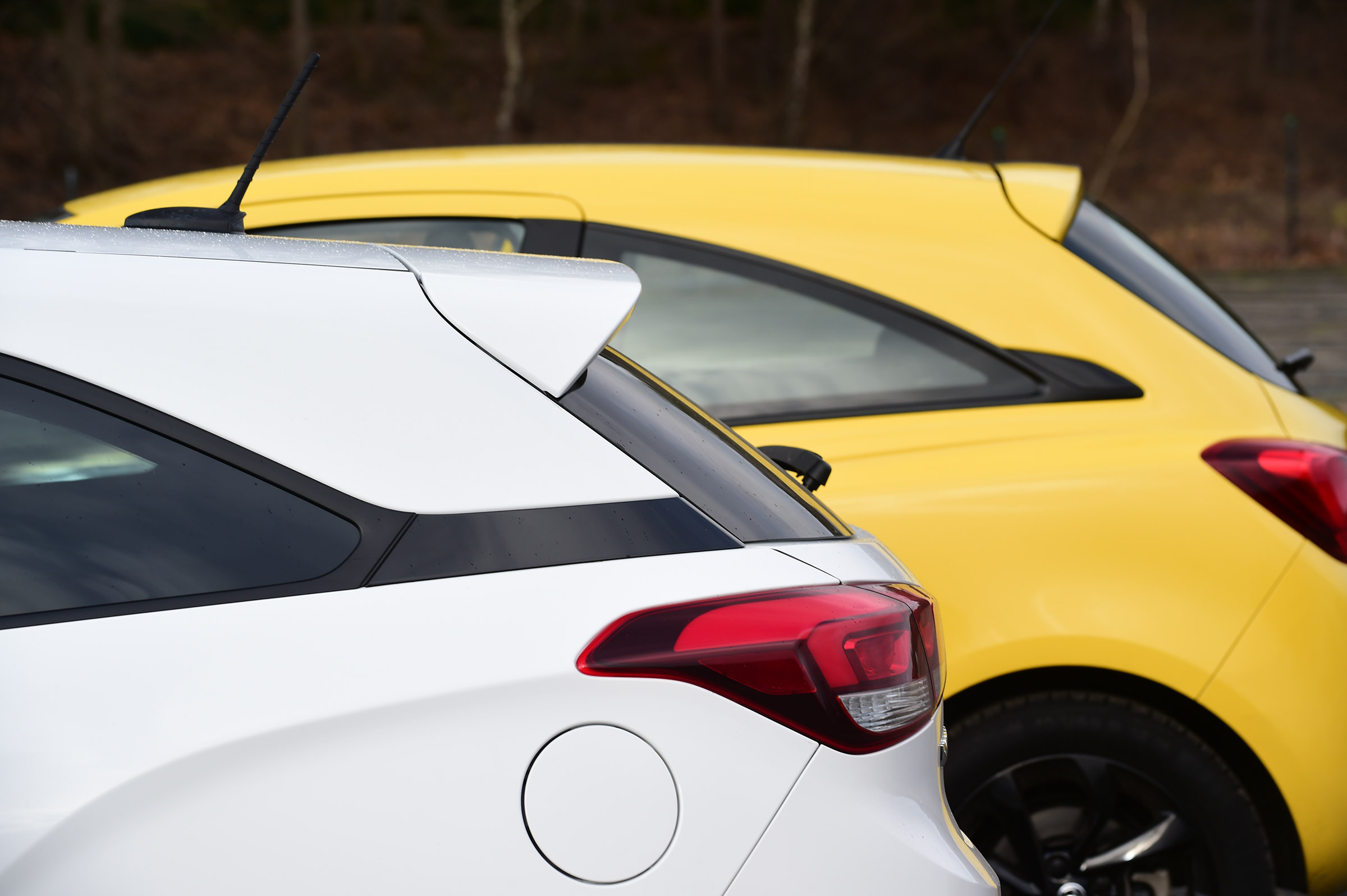 Hyundai i20 Coupe vs Vauxhall Corsa - roofline