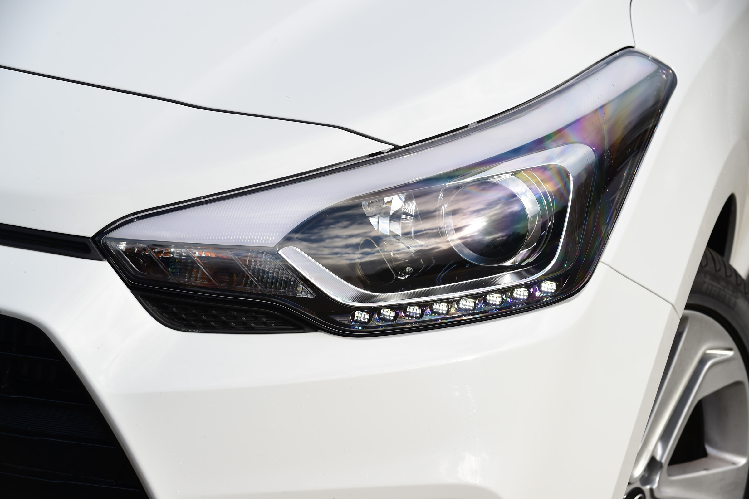 Hyundai i20 Coupe 1.0 T-GDi 2016 - headlight