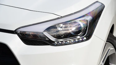 Hyundai i20 Coupe 1.0 T-GDi 2016 - headlight