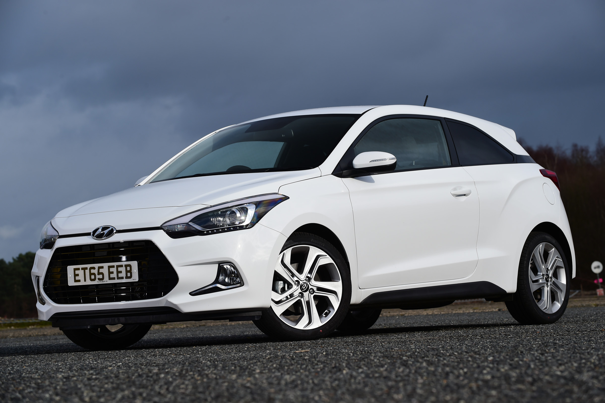 Hyundai i20 Coupe 1.0 T-GDi 2016 - front quarter
